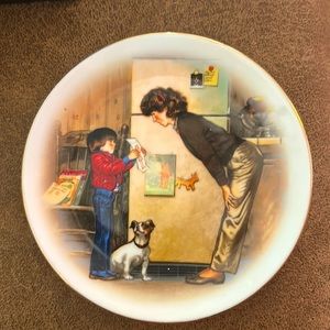 Special Memories by Tom Newsom plate. Avon